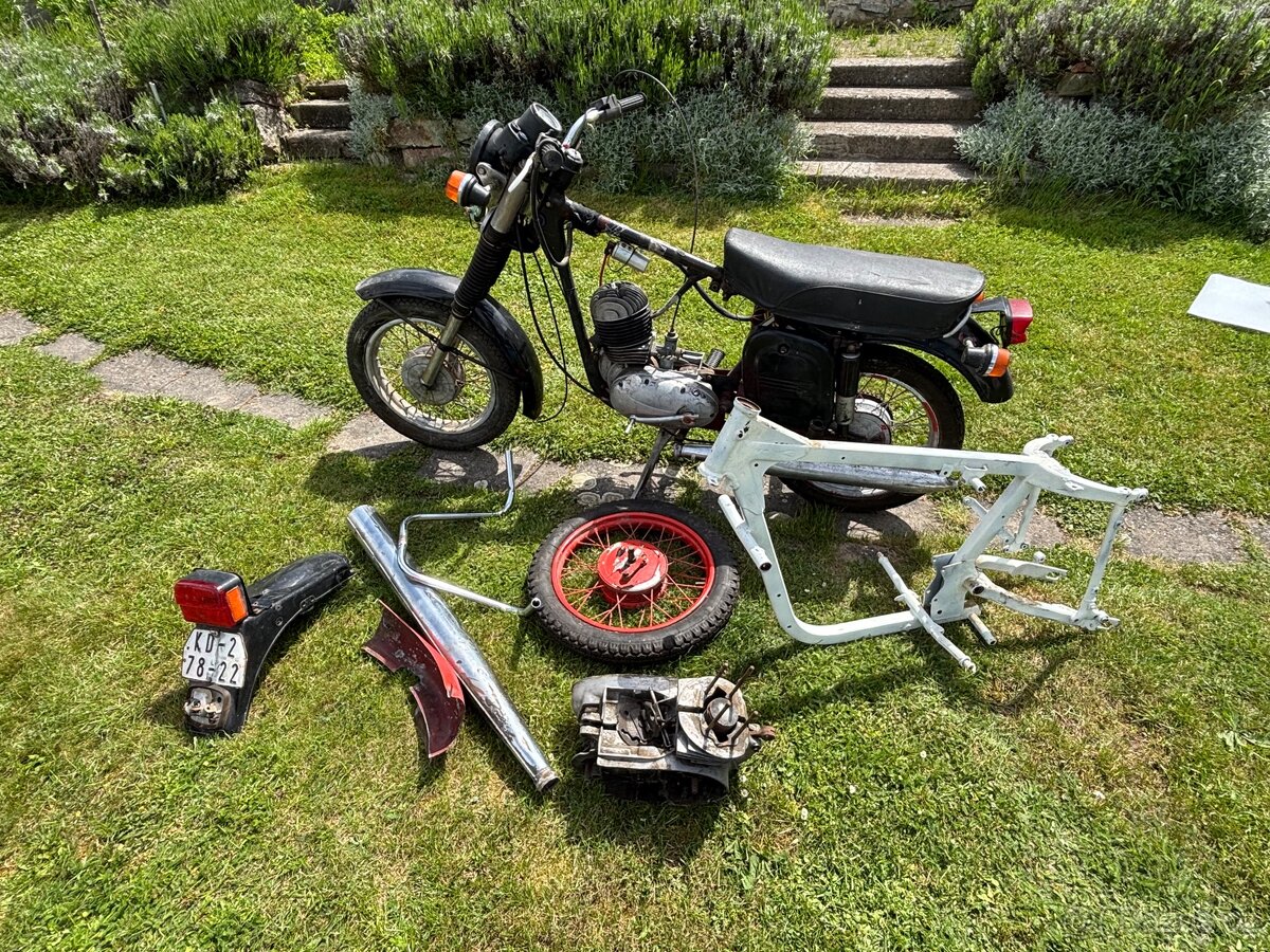 Neuplna CZ 450 + motor + ram + dalsi veci