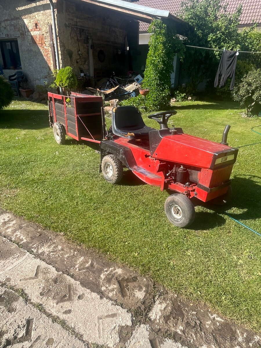 zahradní traktor