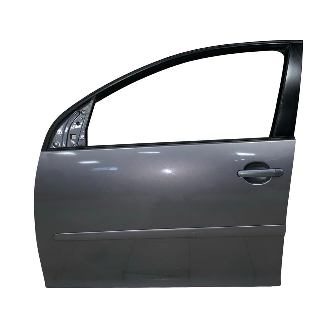 Levé přední dveře šedá LA7T VW Golf 5 hatchback r.v. 2006