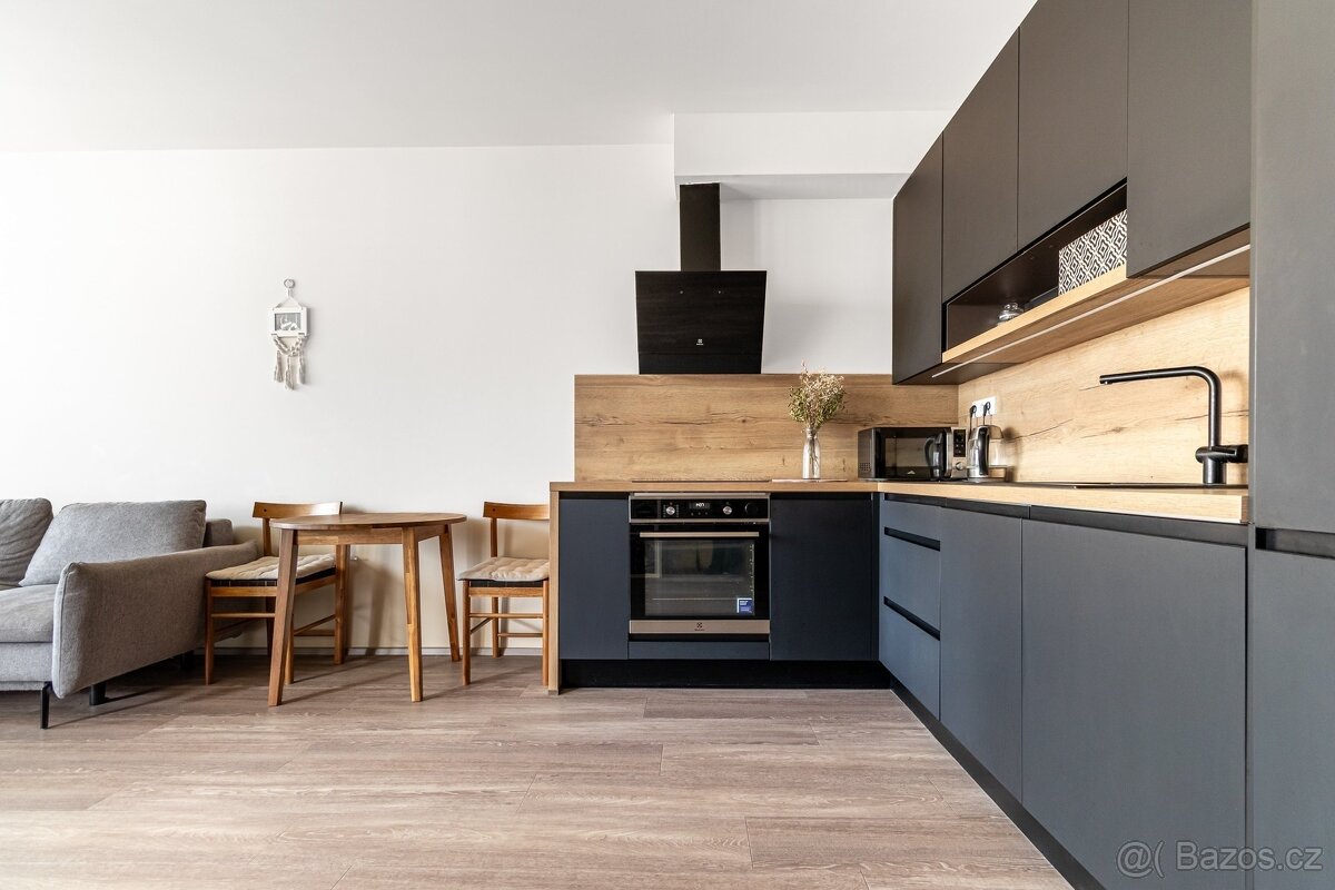Pronájem byty 2+kk, 60 m2 , Praha 7 - Holešovice