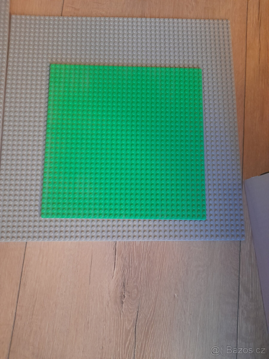 Lego podložky - 2 x šedé a 1 x zelená