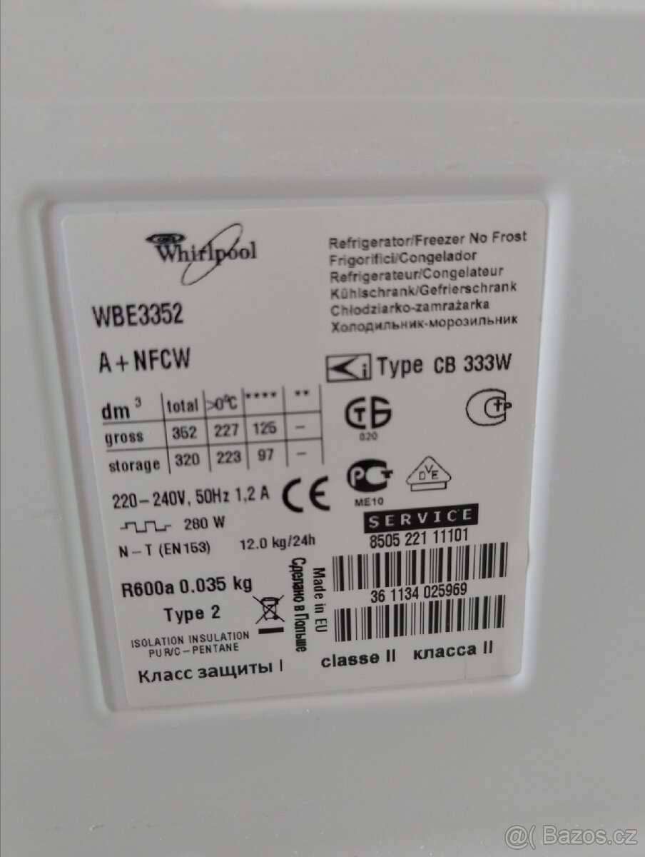 Šupliky, přihrádky a police z chladničky Whirlpool