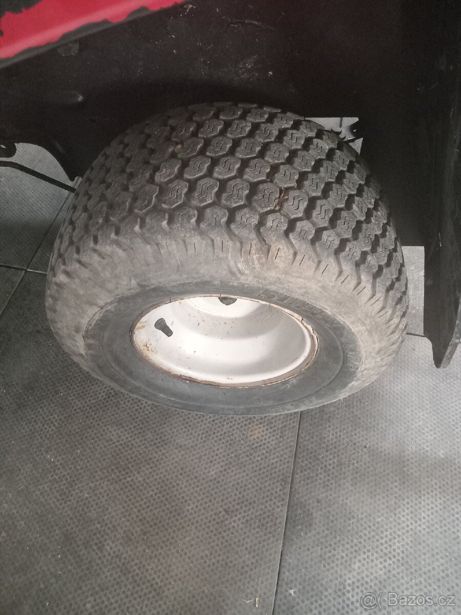 Kola, kapota, náprava na zahradní traktor