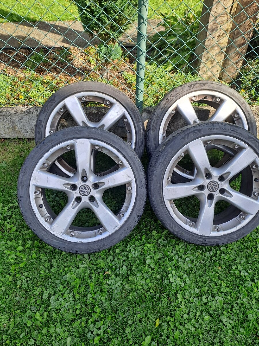 Prodám alu disky R 18 včetně pneu