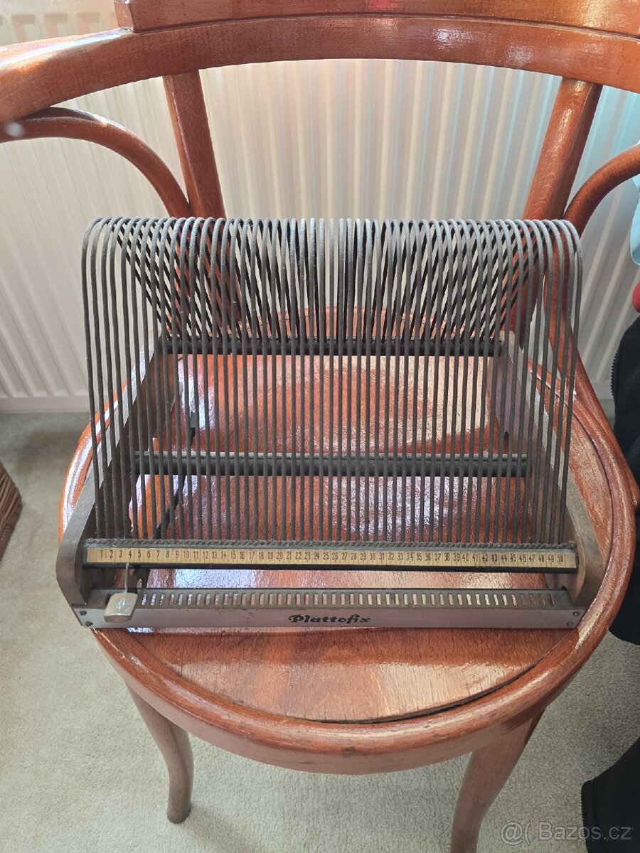 Pořadač na gramofonové desky LP Plattofix