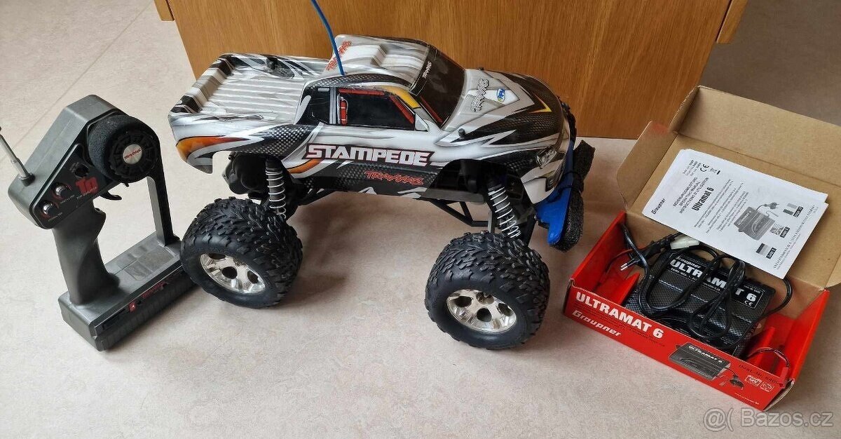 RC auto stampede traxxas