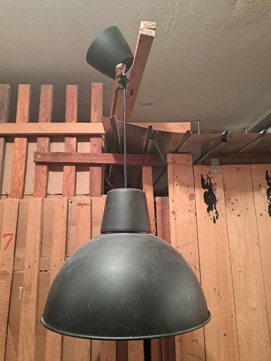 Závěsná lampa a 2x stropní svítidla