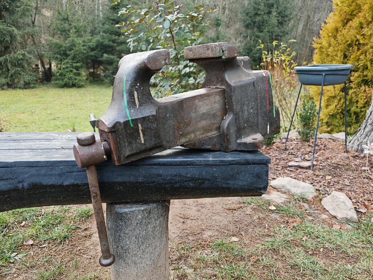 Velký starý historický svěrák