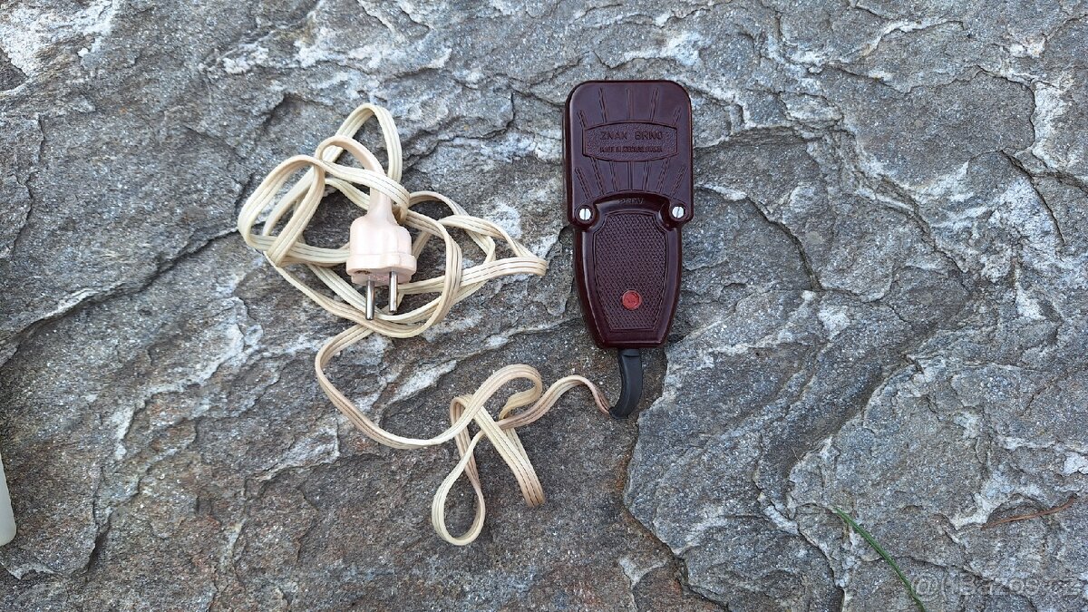 Retro žehlička na kravaty