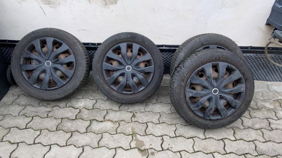 Zimní pneumatiky 175/65/R15 /disky 4x100, střed 60.1