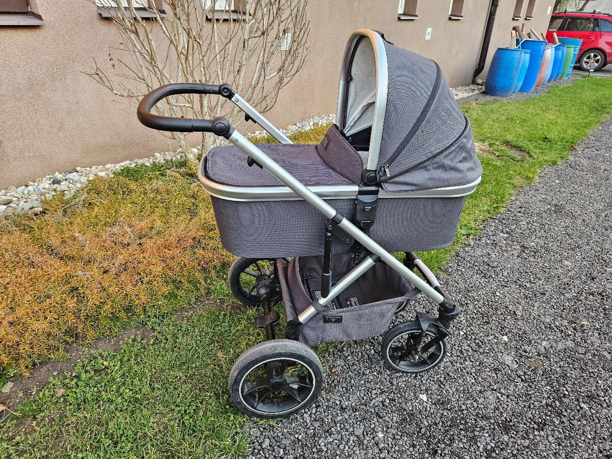 Kočárek moon nuova city