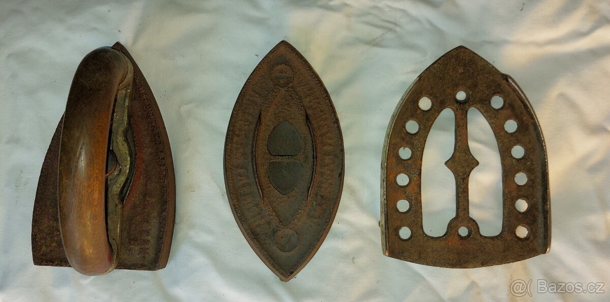 Starožitná žehlička.