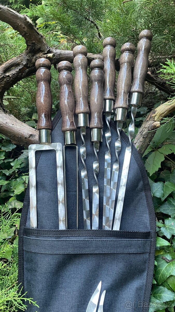 Sada špízů v pouzdře s vidličkou a dvojitými špízy