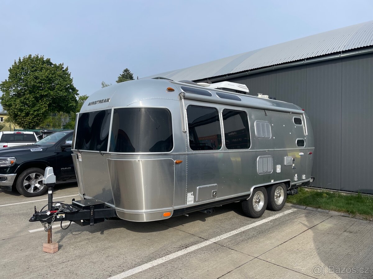 USA Karavan orig. AIRSTREAM, zánovní, odpočet DPH možný