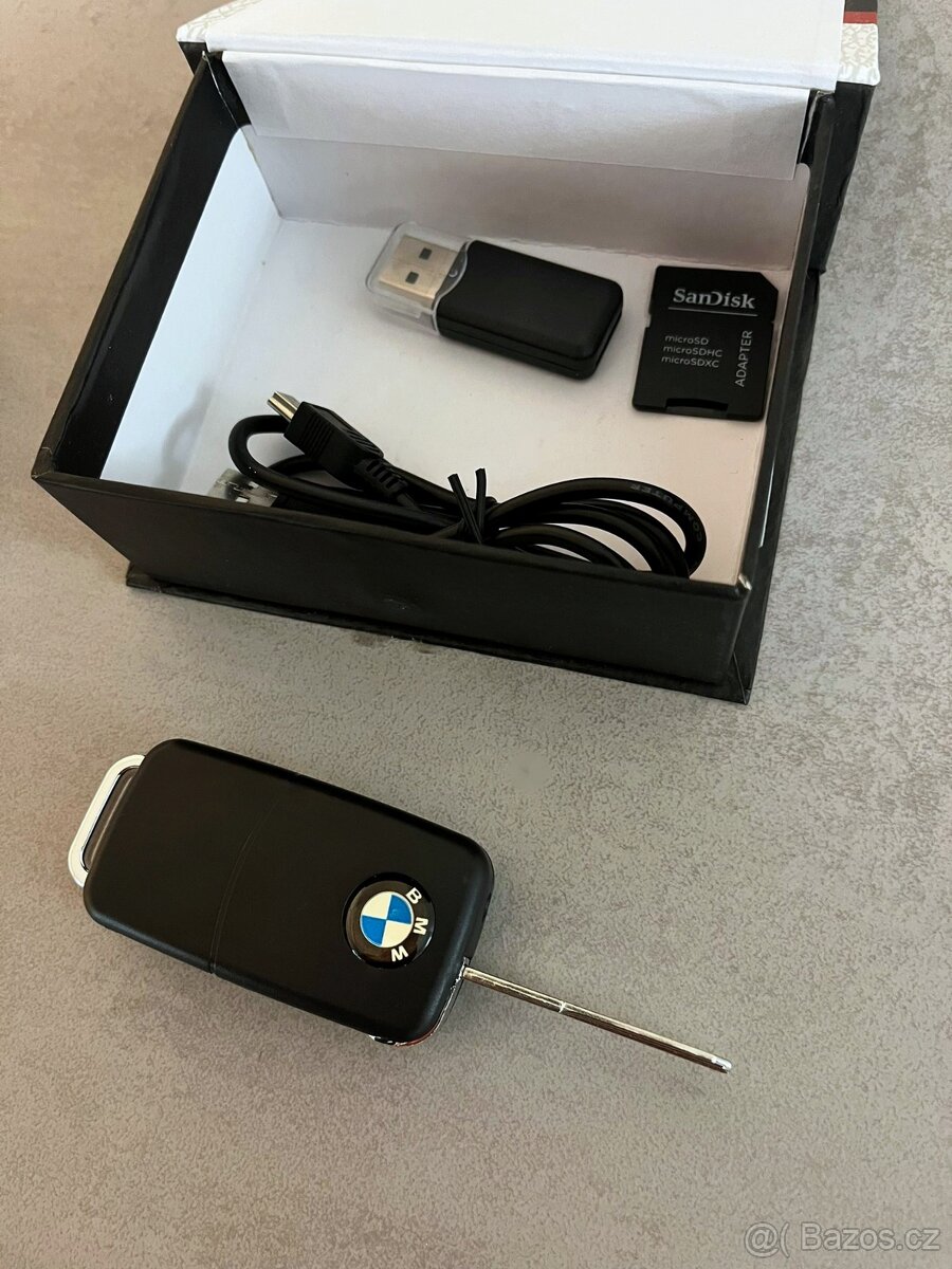 špionážní kamera (klíče od auta)