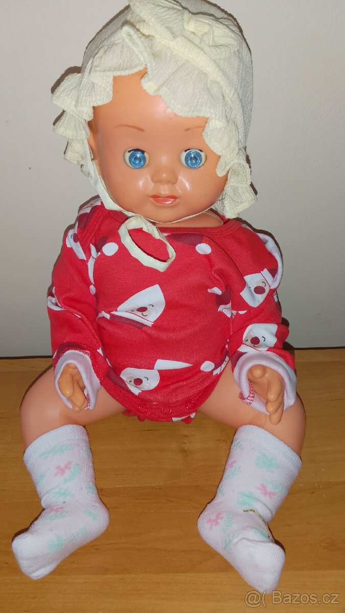 Plastová retro panenka