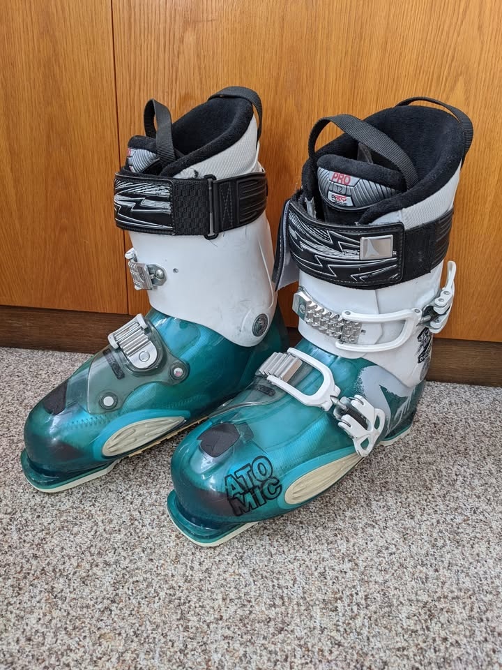 Lyžáky Atomic (vel. 44.5)