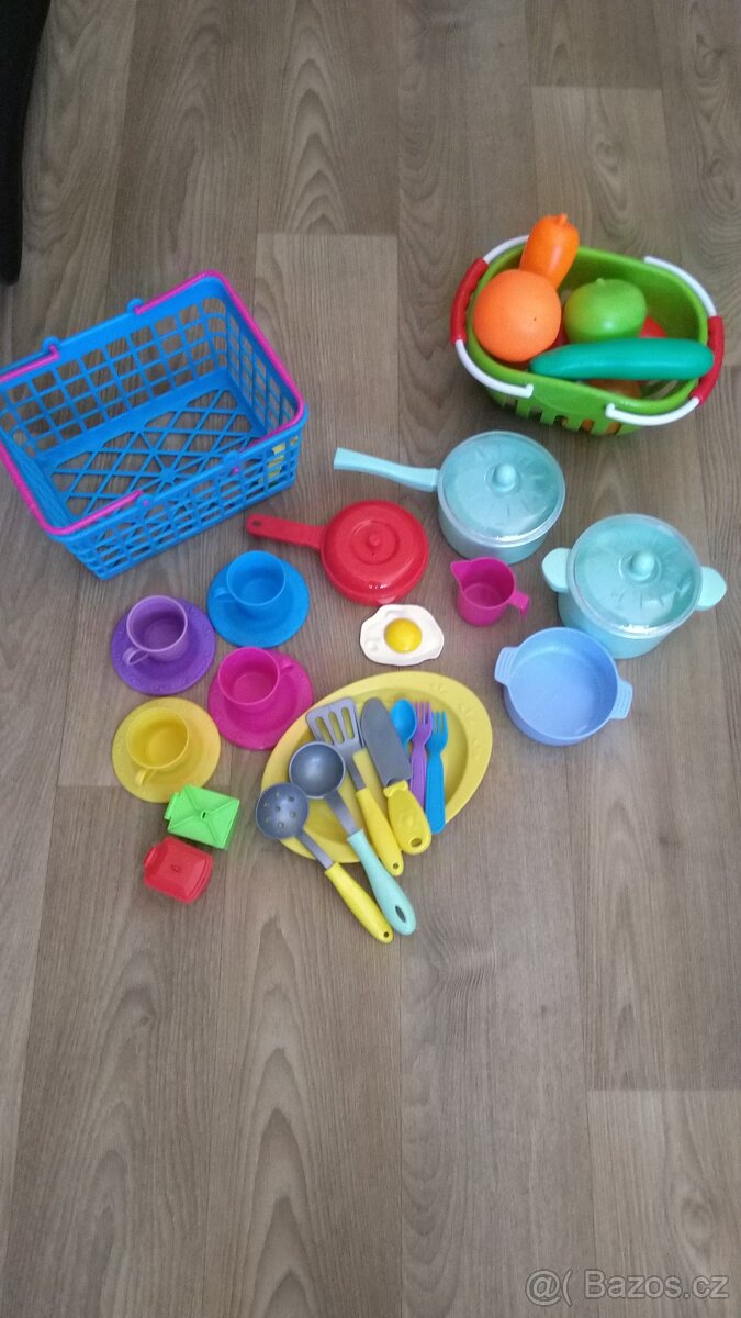 Dětské nádobí a nákupní košík