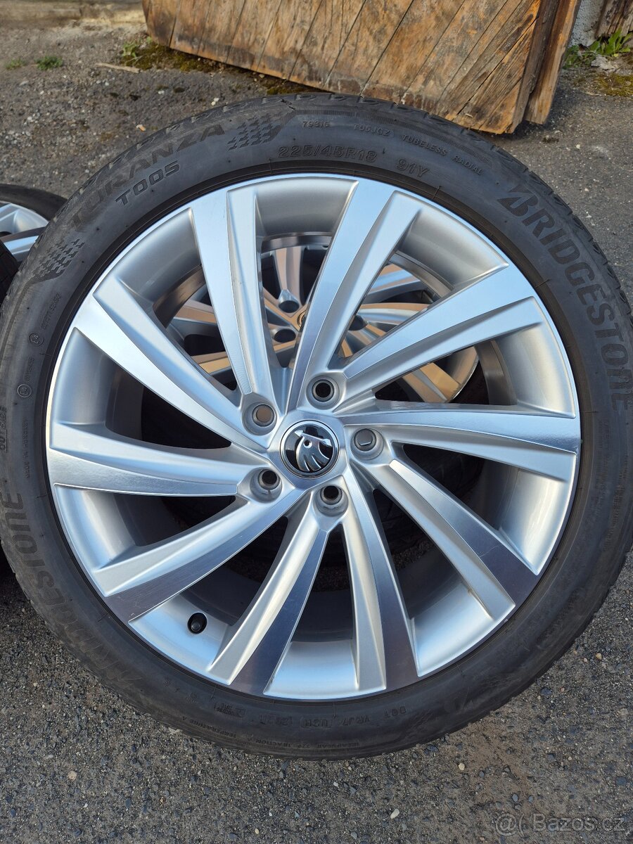 5x112 r18 Škoda Octavia 4-Perseus letni pneu