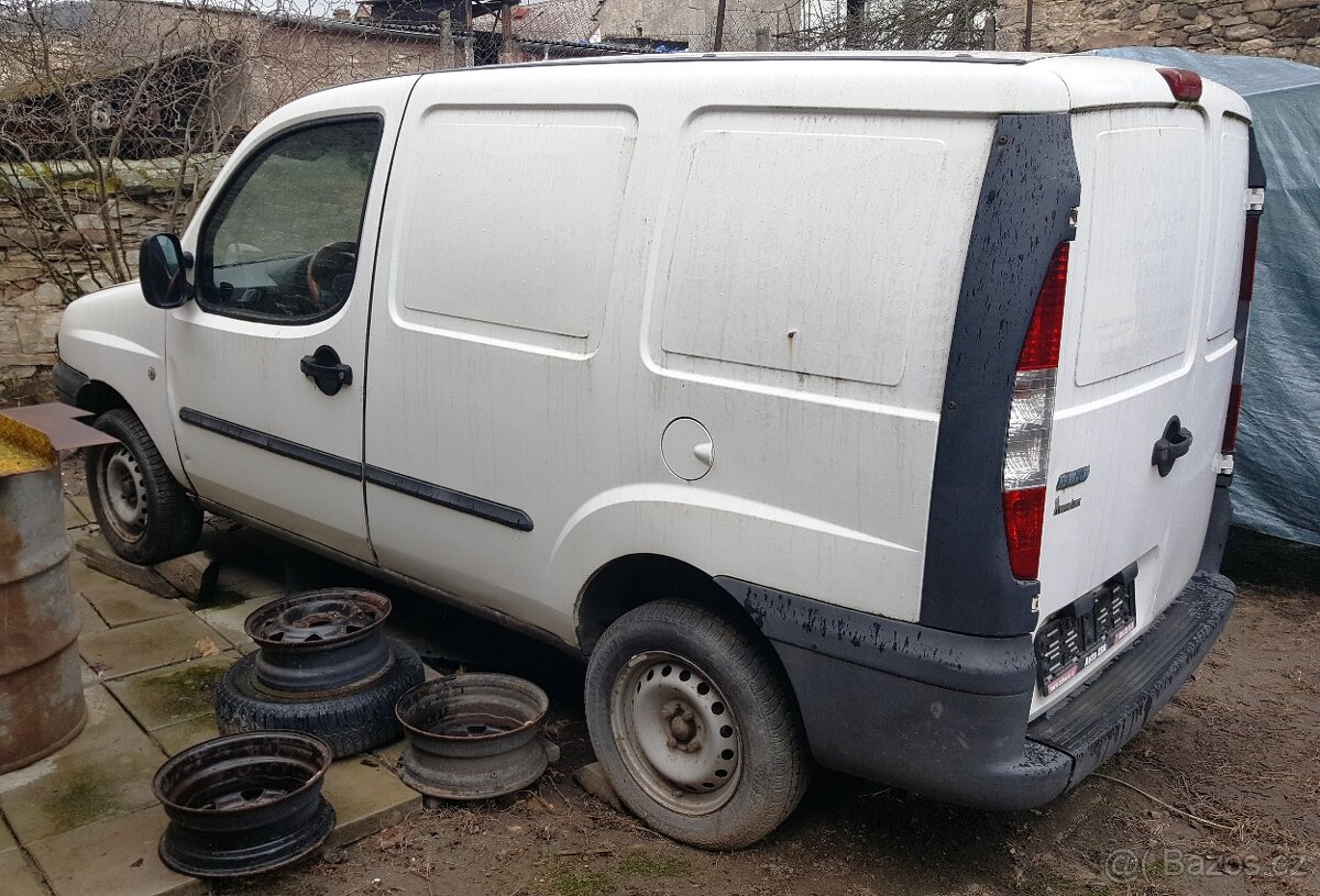 Fiat Doblo cargo 1.9 na opravu nebo ND