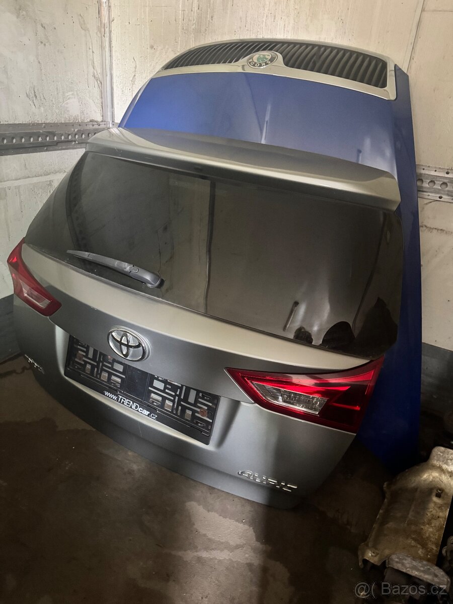 Páté dveře Toyota auris combi