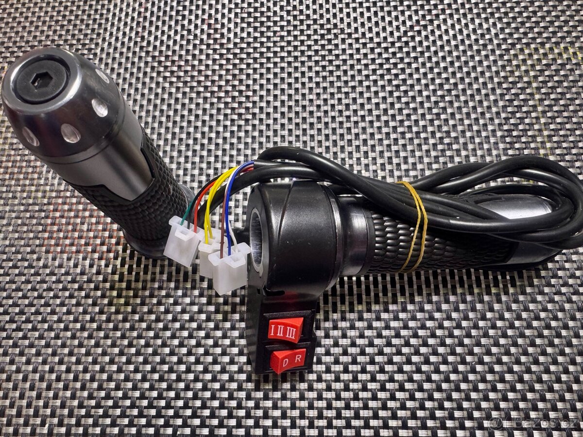 Chromované gripy na elektrickou čtyřkolku/motorku/chopper