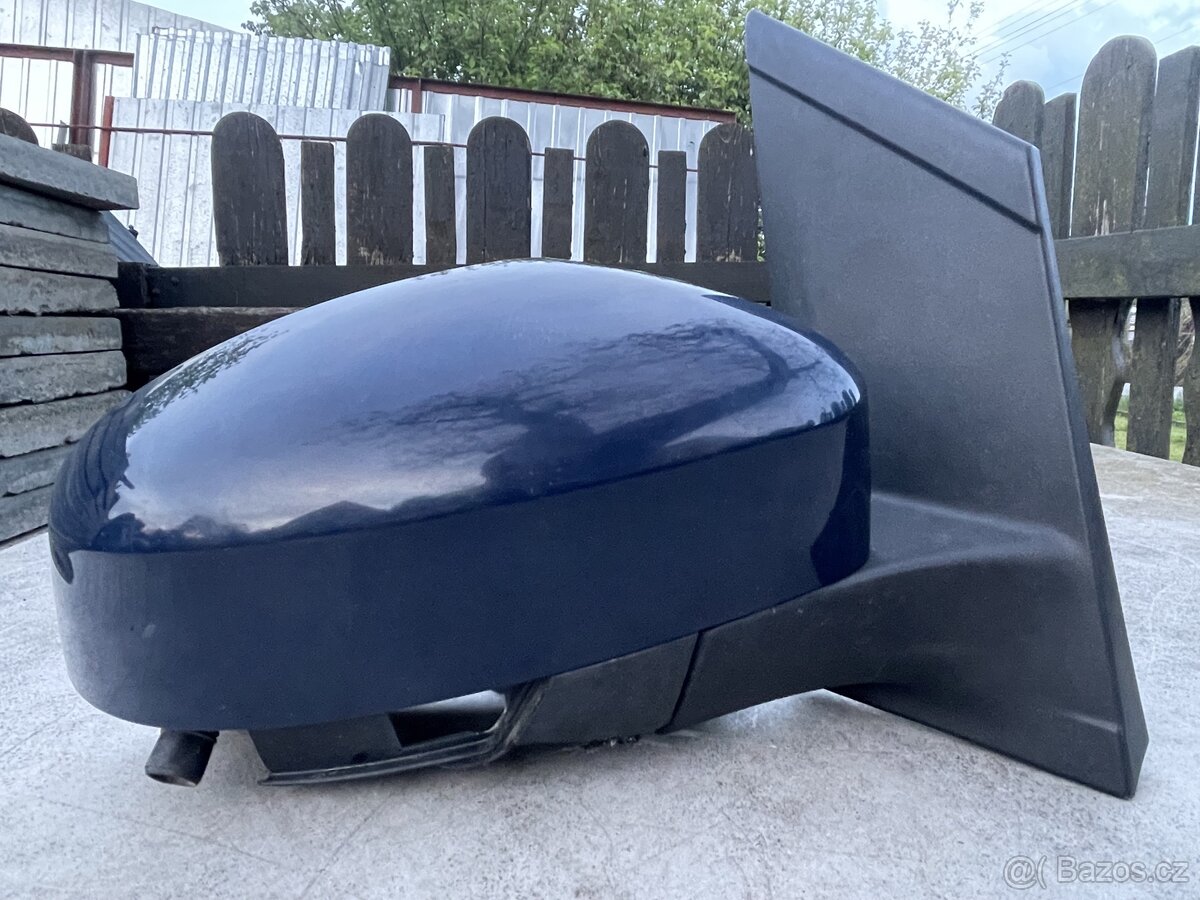 Ford Focus II, poškozené zpětné zrcátko