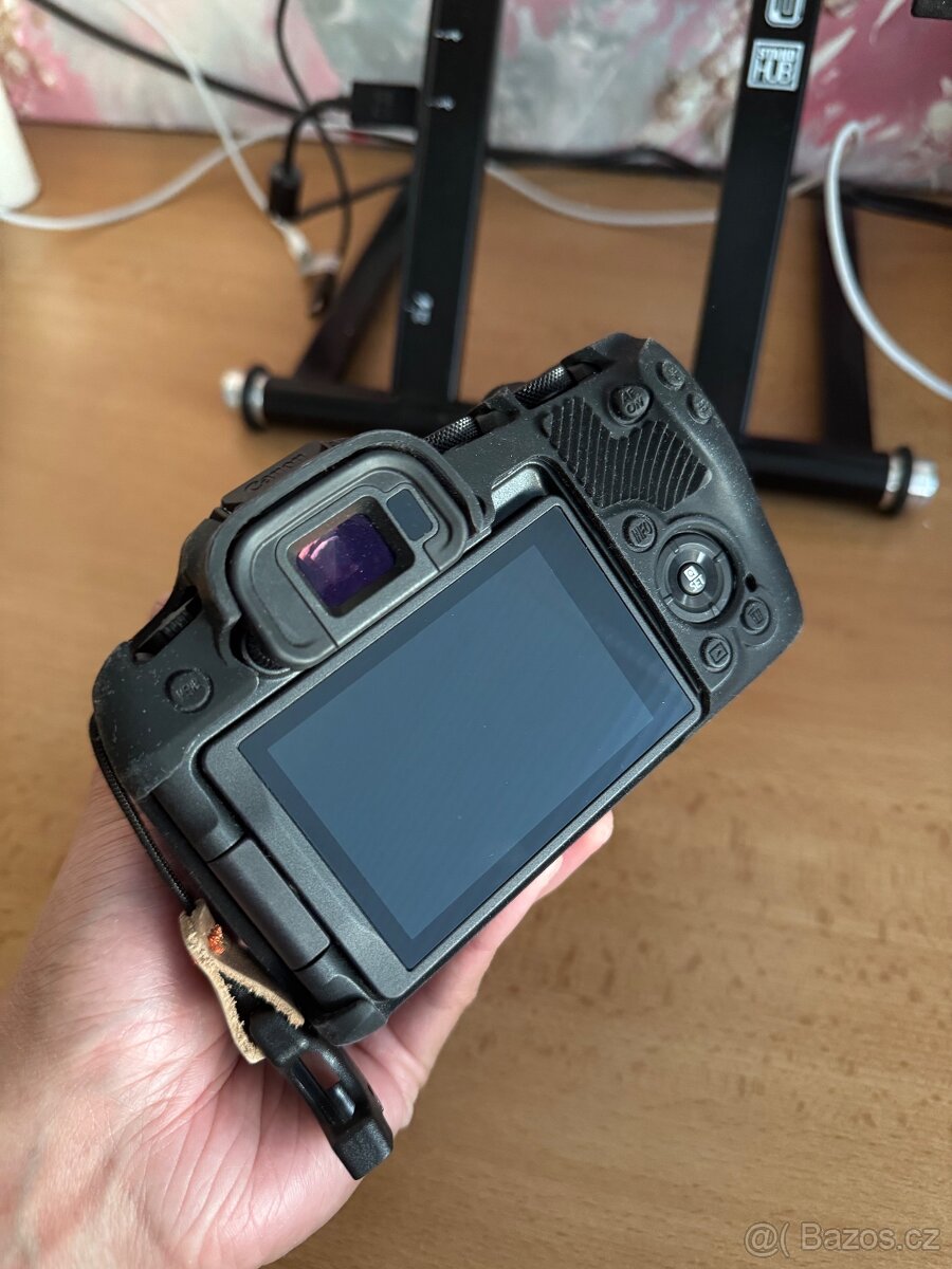 Canon EOS R8
