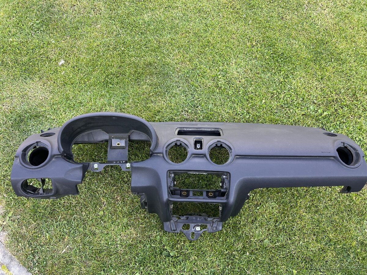 Audi palubní deska,airbag,čelní stěna