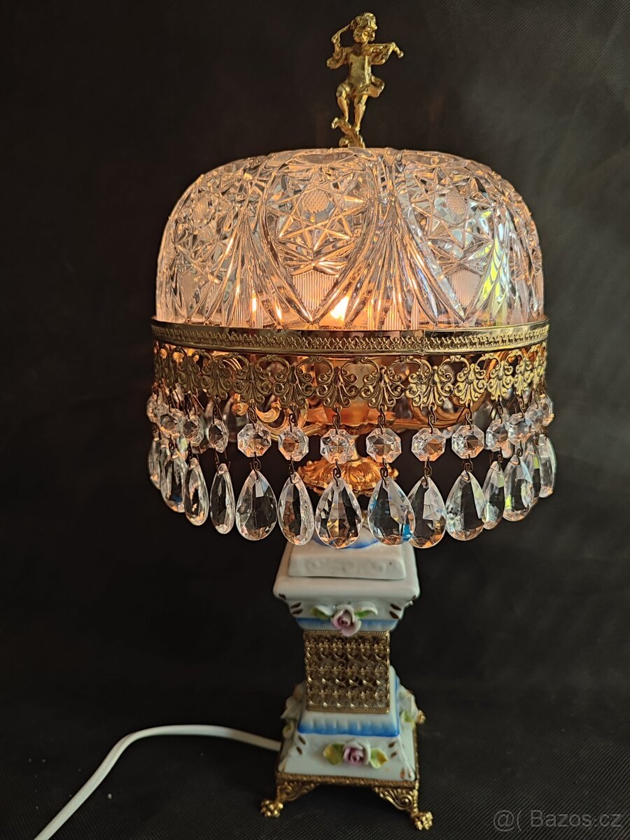Křišťálová stolní lampa