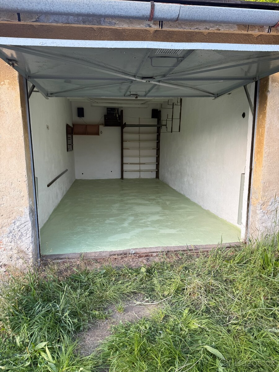 Nabízím řadovou garáž k pronájmu