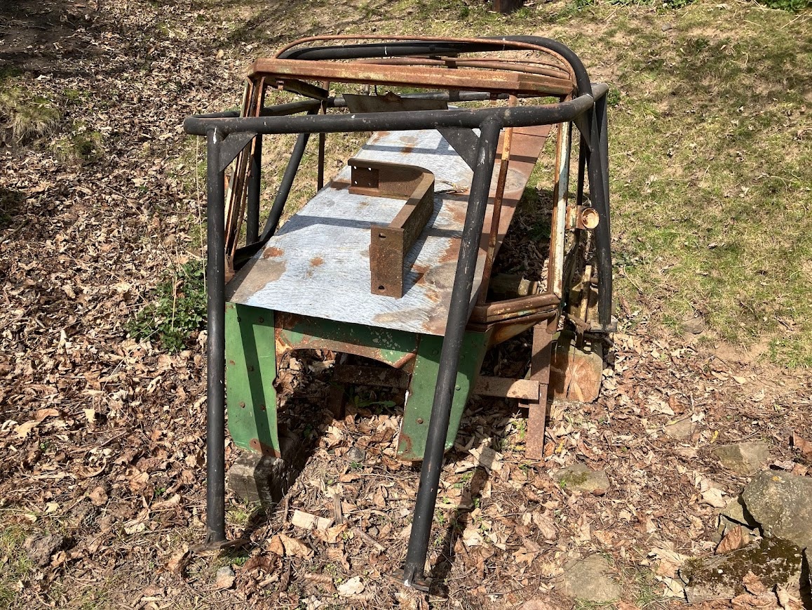 zetor 25- ochranný rám a kabina