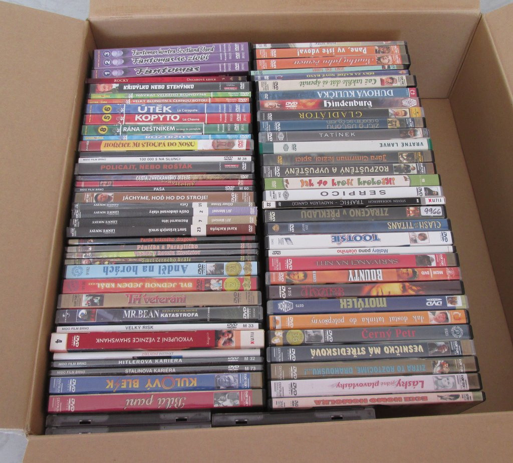 Směs DVD filmů v plast. krabičkách