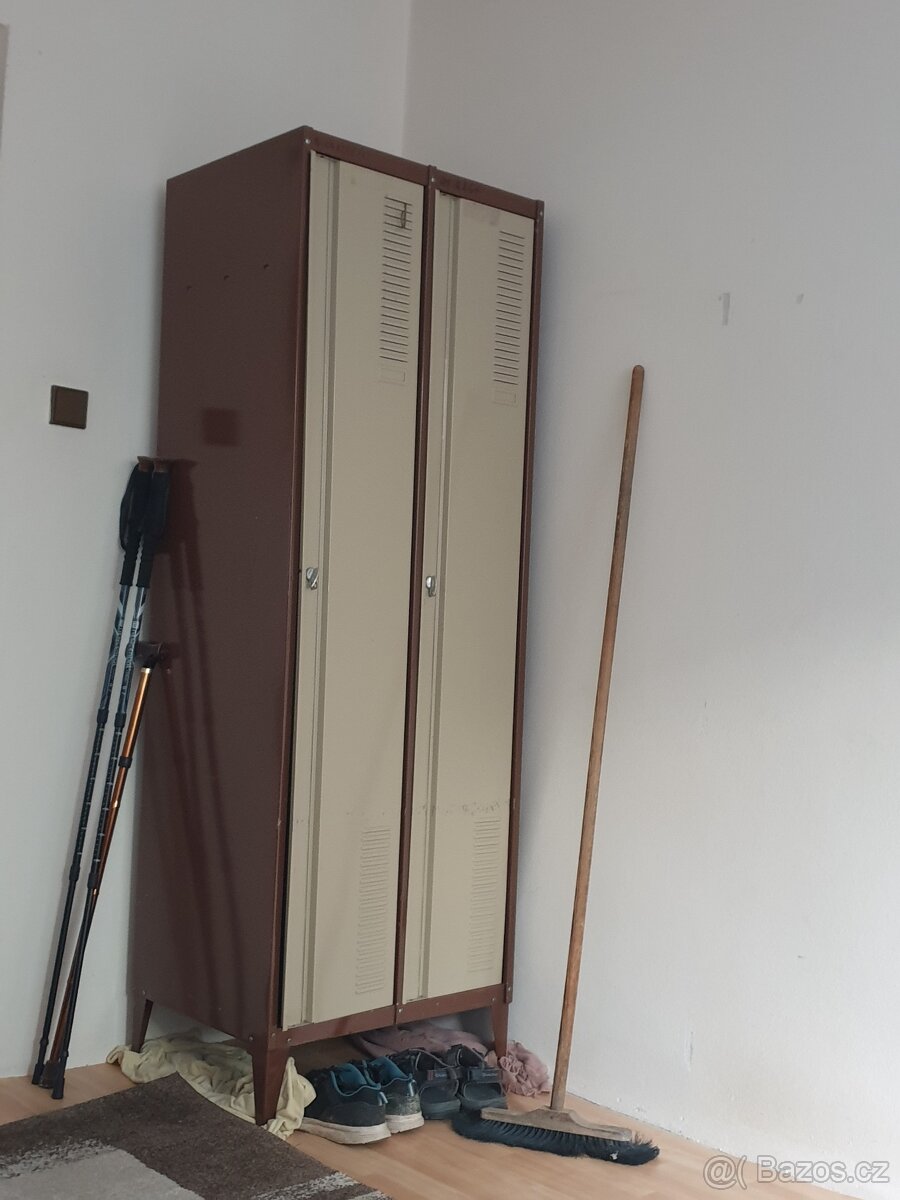 Plechová uzamykatelná šatní dvouskřín v185x h50x š 62cm