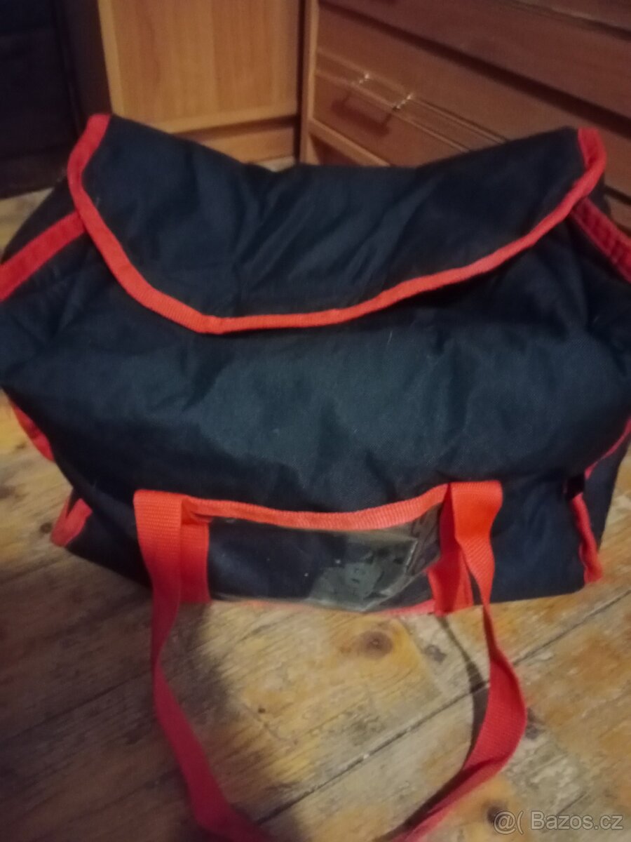 Taska pres rameno