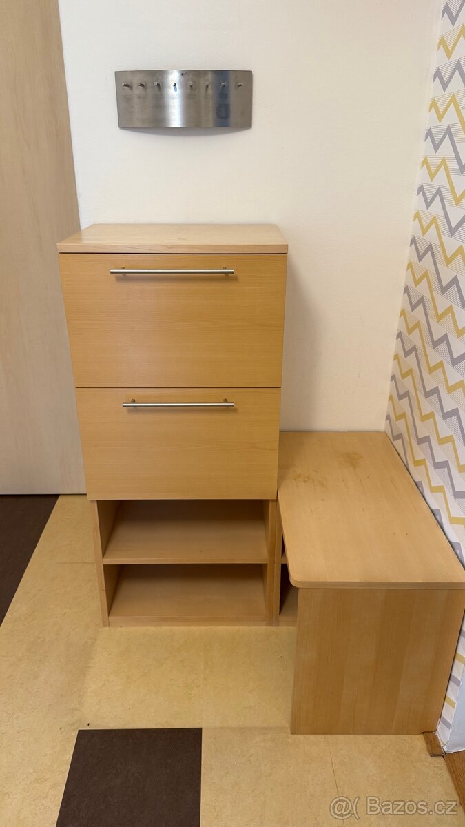 Botník a lavička s úložným prostorem