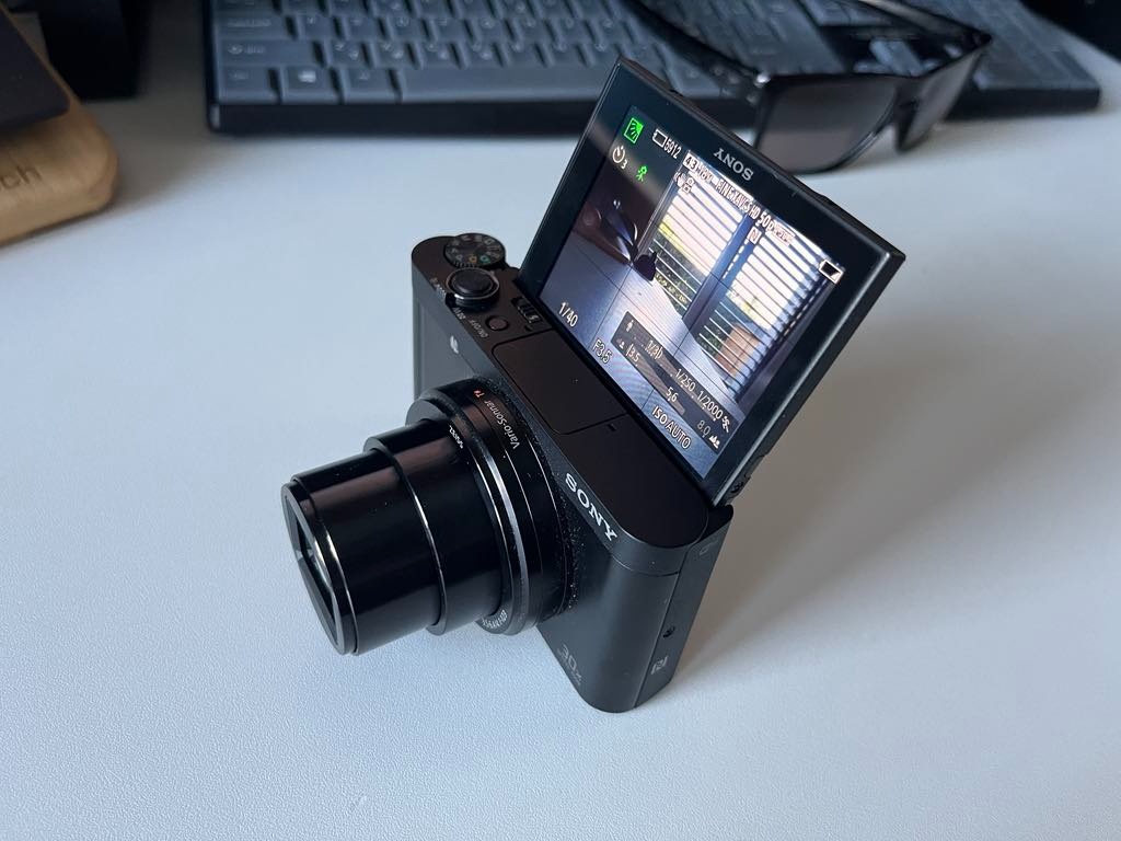 Sony WX500 – KOMPAKTNÍ FOTOAPARÁT S 30X OPTICKÝM ZOOMEM