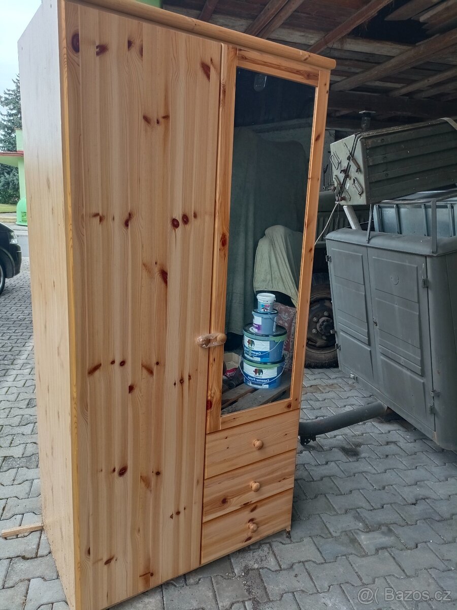 Skříň