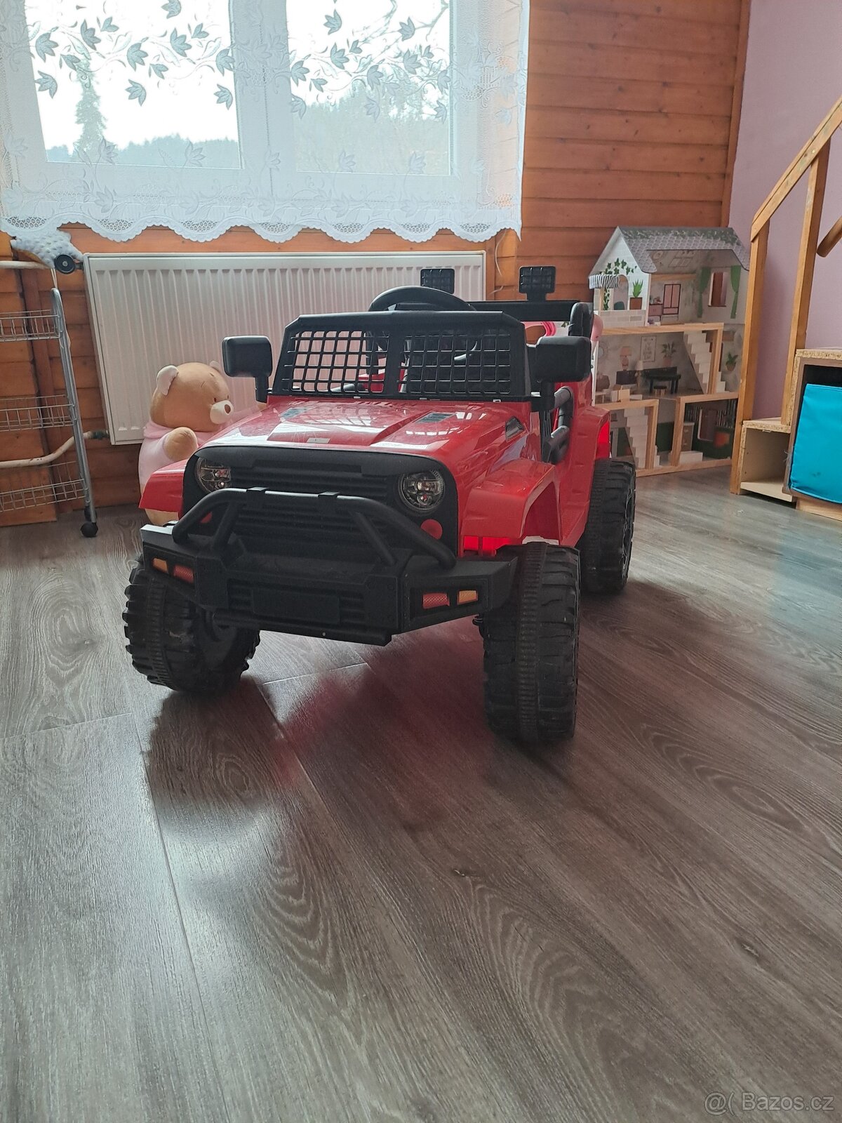 Elektrické autíčko červené