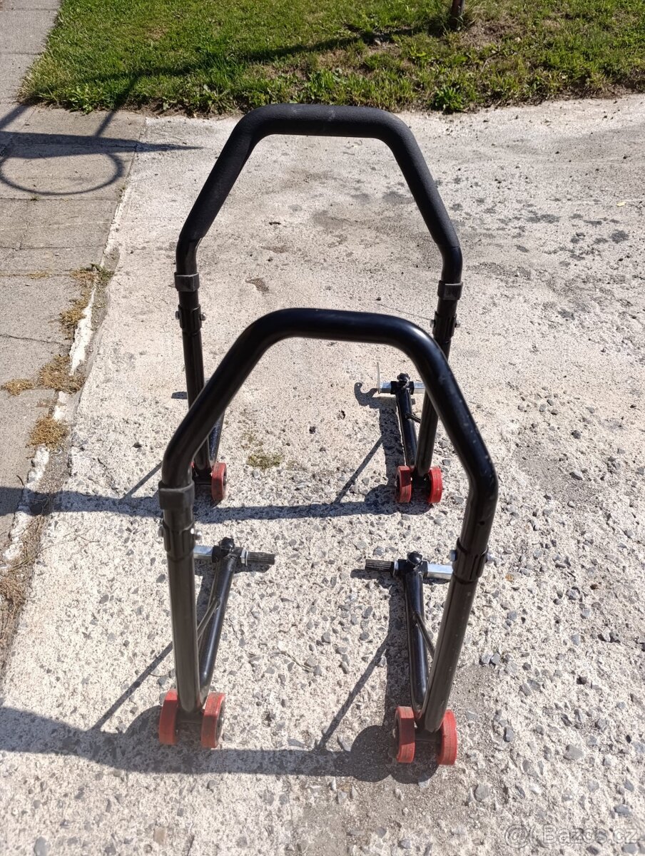 Stojan na motorku