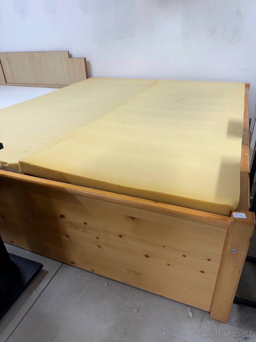 Postel z masivu 160×190 cm – bez matrace