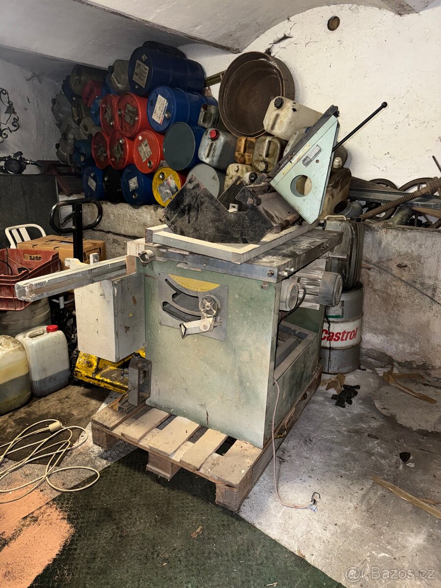 okružní pila s dlabačkou