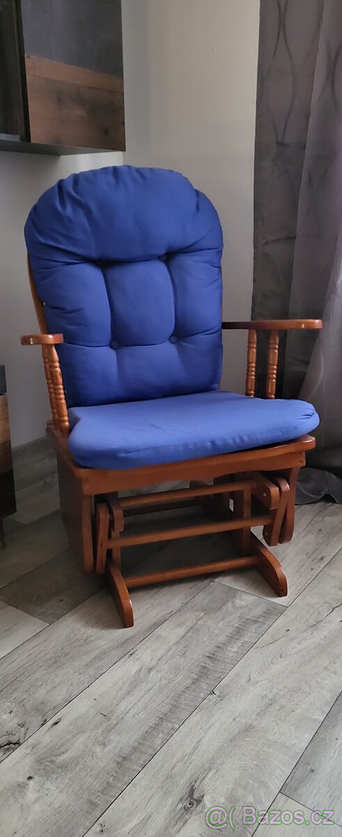 Houpaci křeslo