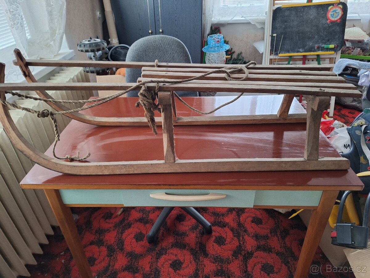 Staré dřevěné sáňky