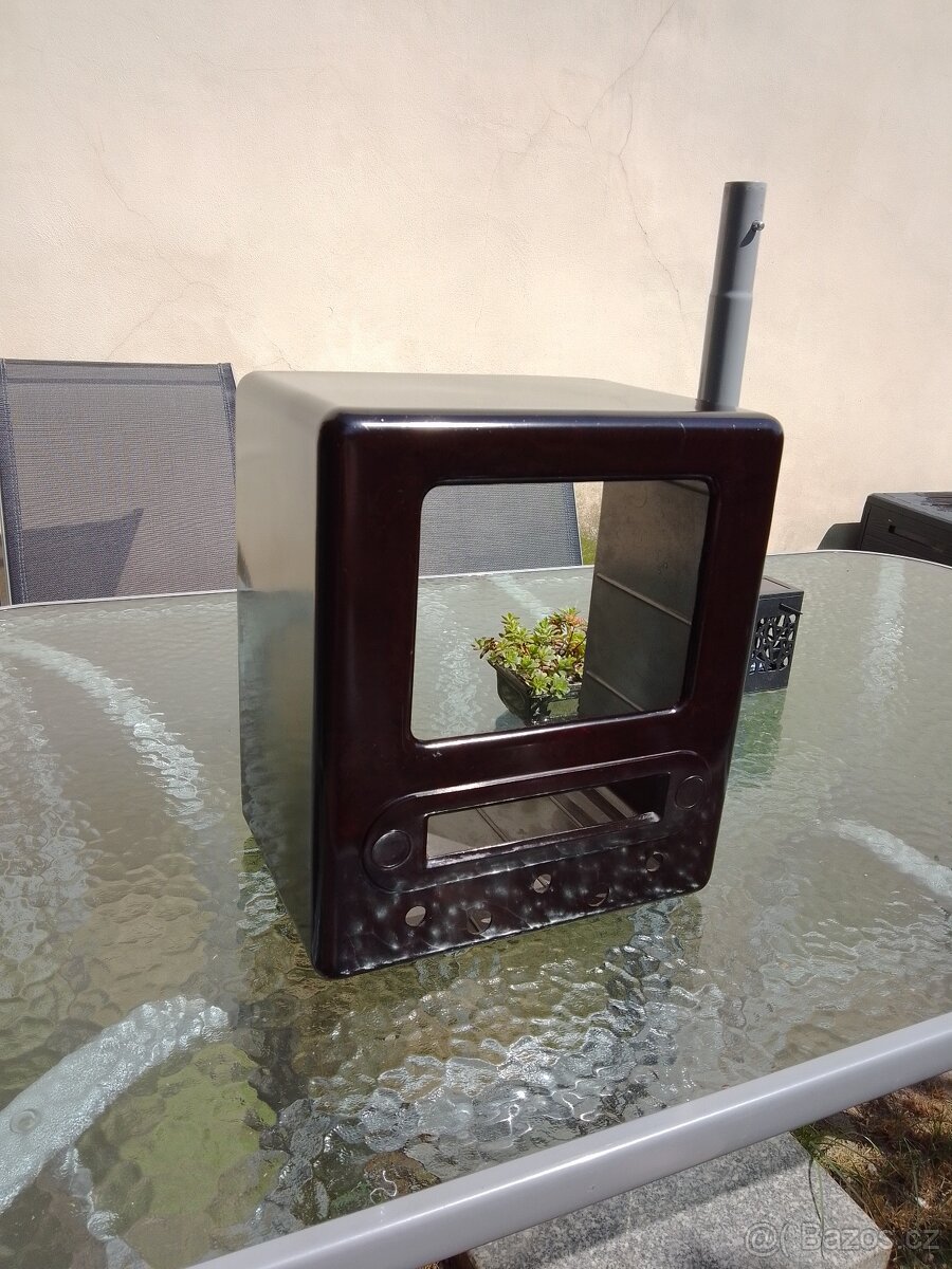 Skříňka protektorátního rádia