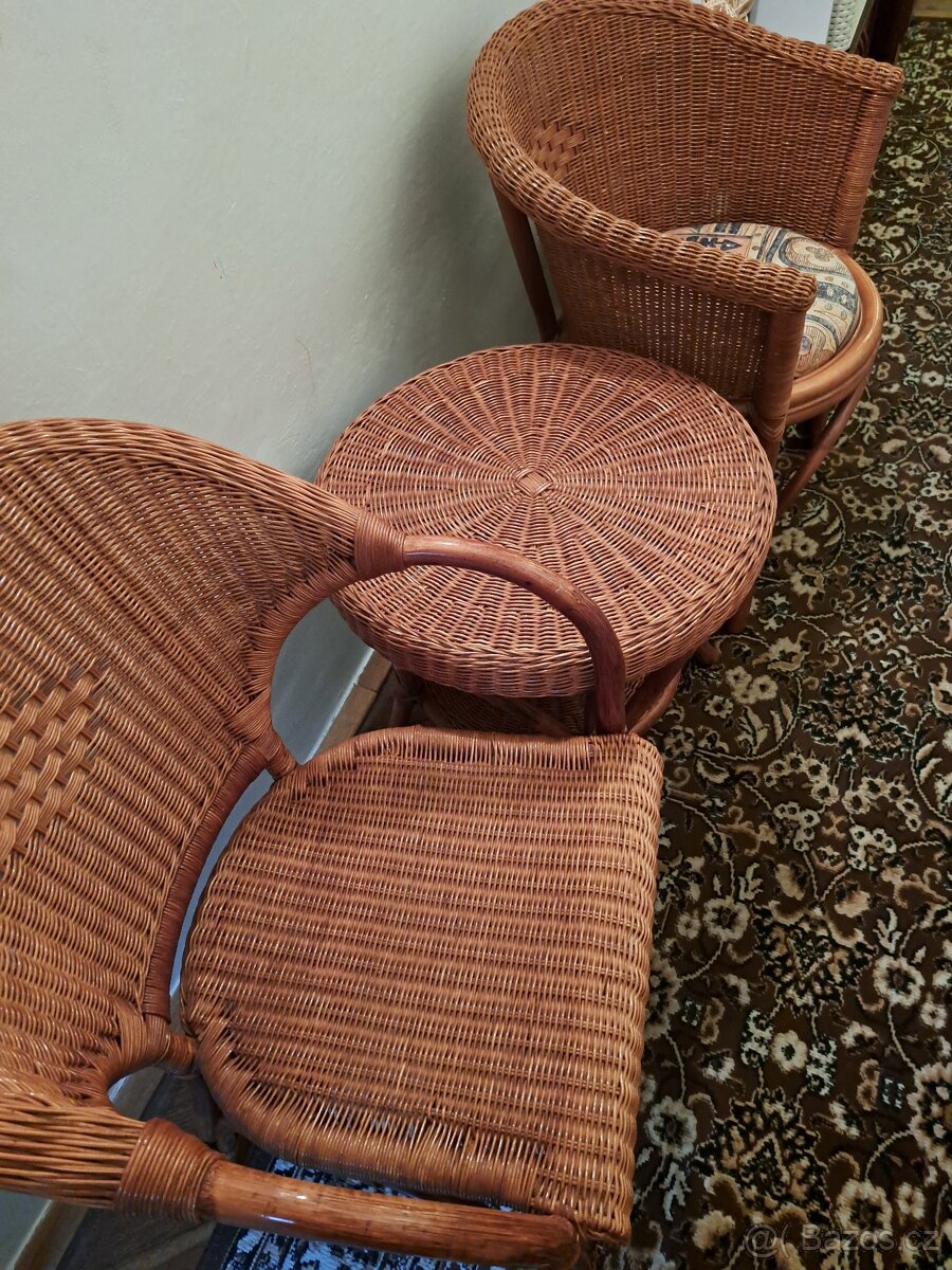 Prodám ratanový stůl a křesla