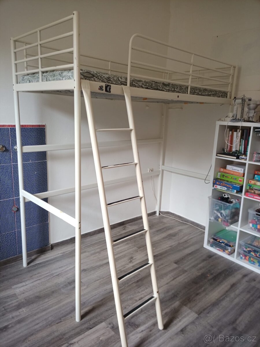 Palanda -vysoká postel