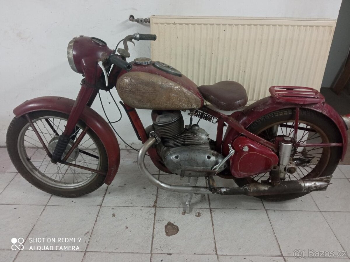 Jawa 250 - 11 - Pérák s čr doklady a novou tk