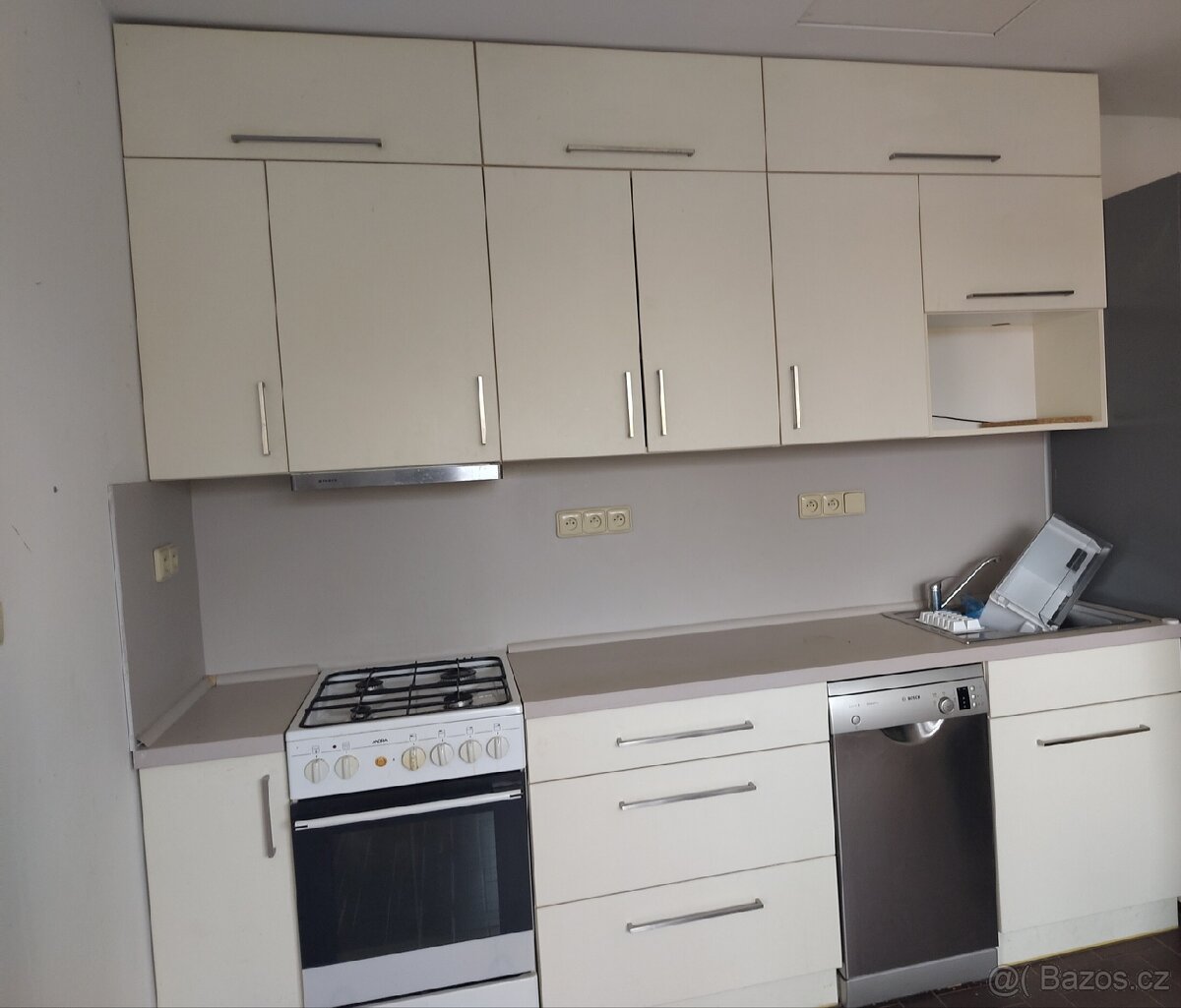 Kuchyň se spotřebiči