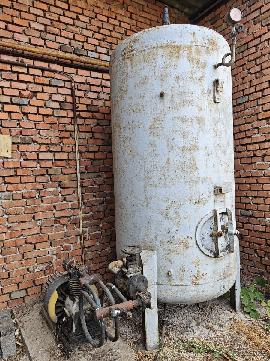 Kompresor Atmos K15 + tlaková nádoba (cca 2 500 l)